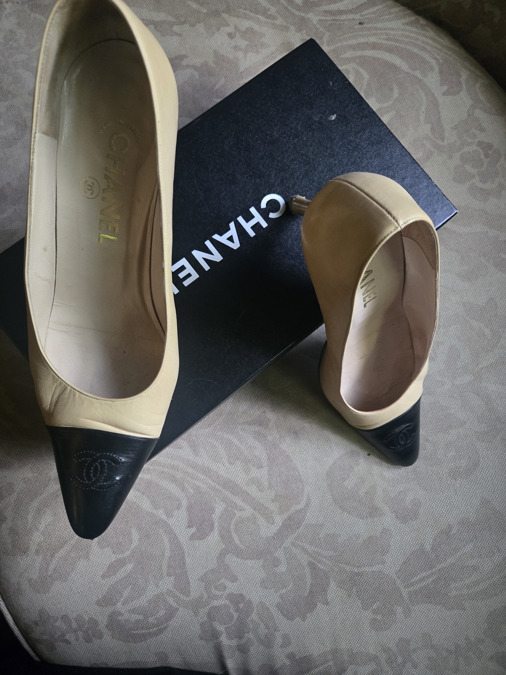 CHANEL Chic Two-Tone Beige and Black Cap-Toe Leather Pumps - Picture 2 of 16